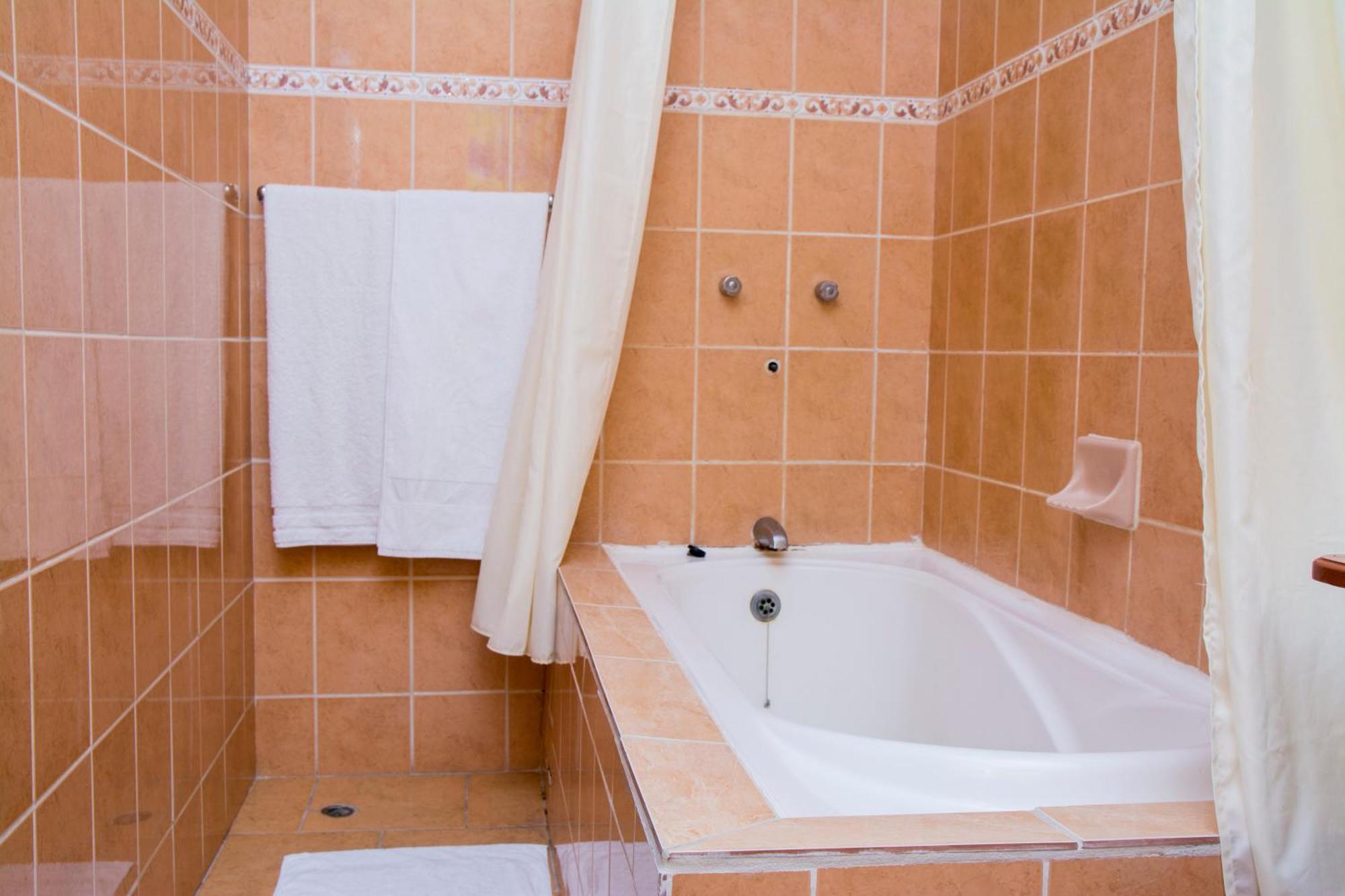 Windjammer International Cuisine & Comfort Inn Georgetown Quarto foto